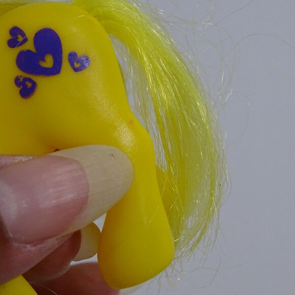 Greenbrier International Yellow Pony Figurine With Purple Hearts Plastic - Picture 5 of 10